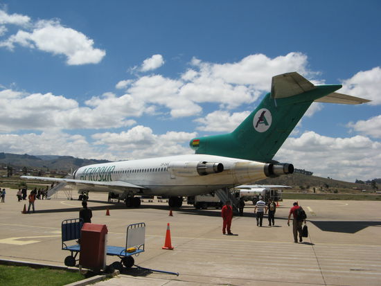 A historic Boeing 727, at Aerosur still in operation. The technician under the left wing got really heavily upset because I took the photo, but boarding the plane with  dynamite would have been no concern. A nice example of the typical Bolivian contradictions.