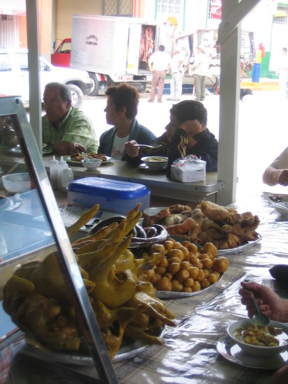 Fritanga for lunch on the market.