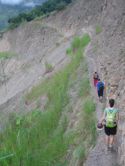 Perhaps the narrowest foot path of our trekking. Unfortunately, you don´t see how steep it goes down on the left. You only might see the former landslide further in the back...