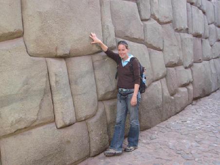 Nora in front of an Inca - wall