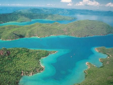 aerial shot of the whitsundays