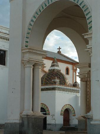 Cars and buses are blessed in front of the cathedral on a regular basis. It is called the vehicle cha’lla and applies independently of the three main religions (Incas, Aymara, Christians).
