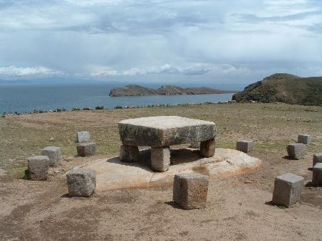 Mesa Ceremonica (Ceremonial Table). This table has been the witness of many many animal and human sacrifices. An Amayran told us that concerning the human part, it was only beautiful young girls. There were selected at an early stage, grown on the Island of the Moon together with the other, were carefully treated and respected as they were the connection to God. For the girls it was an honor to have been chosen. And on the 21st of June of each year, one was sacrificed. With sacrifices Incas mostly wanted to obtain vision, power and wisdom from their God.
The table is sometimes used as a picnic table probably by tourists who do not know that it once served for human sacrifices. Well, good lunch!
