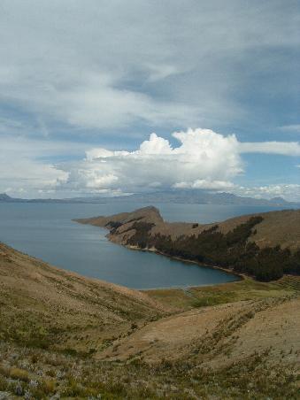 It seems to be an underwater connection between Isla del Sol and Isla de la Luna. It can not be used anymore but this provides information on the link they had.