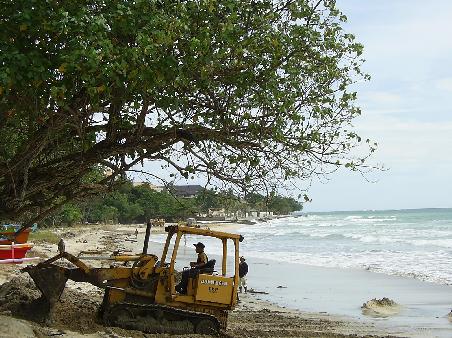 Kuta Beach- so much destruction.