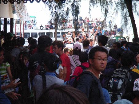 Hunderds of Revellers decend on Pha-Ngan.