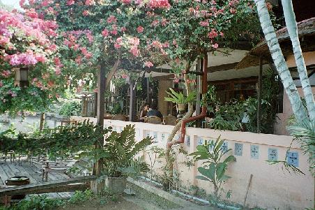 Communal veranda at the Riverside Guesthouse in Lampang