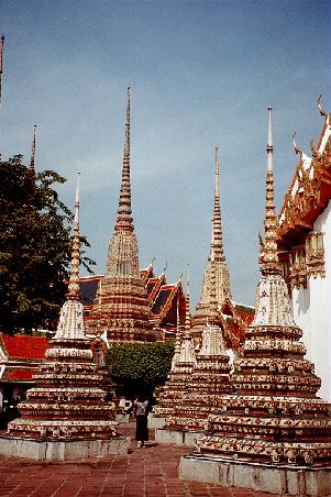 Tiled chedis at Wat Pho