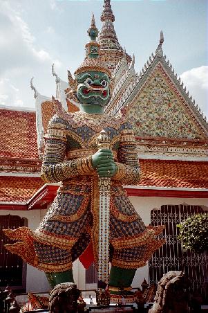 Statue at Wat Arun