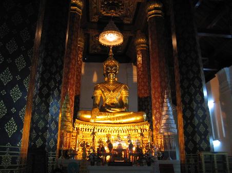 Inside Wat Naphrameru