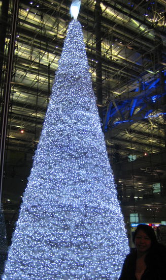 Check out this huge Christmas tree they put up at the Suvarnabhumi ("Land of Gold") Airport in Bangkok