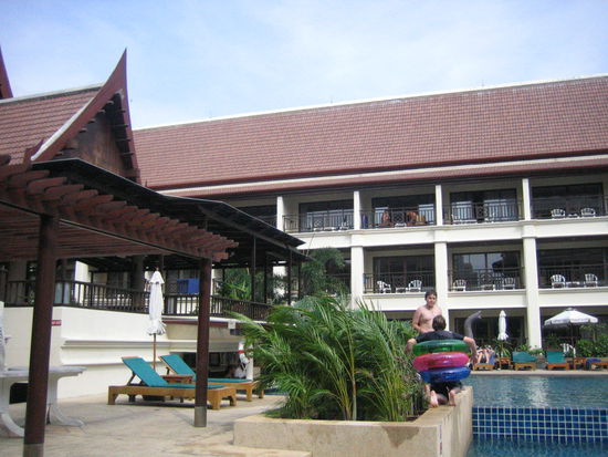 Equipped with a poolside bar