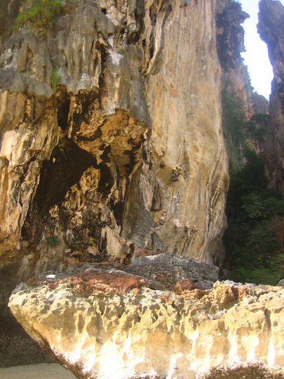 Doesn't it look like there's a Buddha drawing right inside the cave?