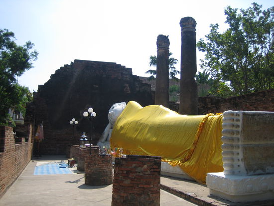 They have a reclining buddha too!