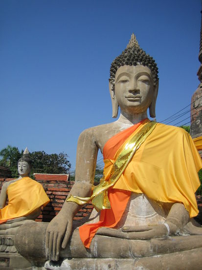 A great big buddha statue