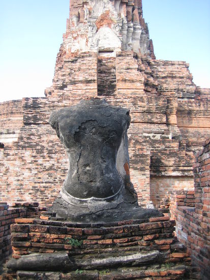 Headless buddha