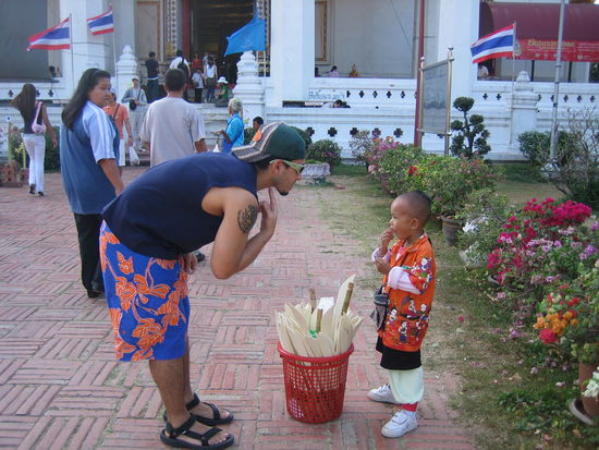 H gave the little kid his pack of watermelon gum and is teaching him not to swallow it
