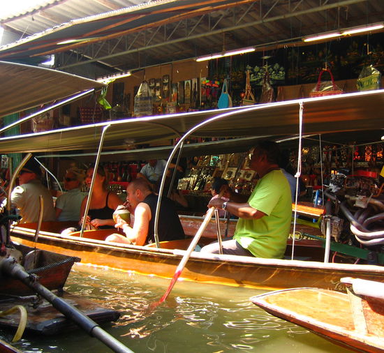 The crowds that jam up the market