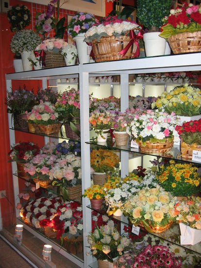 Such beautiful floral arrangements!