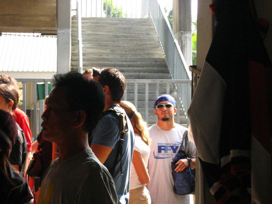 H waits in line like a sucker! Thai people don't believe in lines!