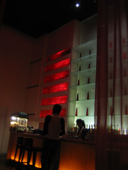 Equipped with a bar!