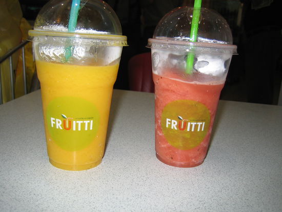 We couldn't resist having one last fruit shake