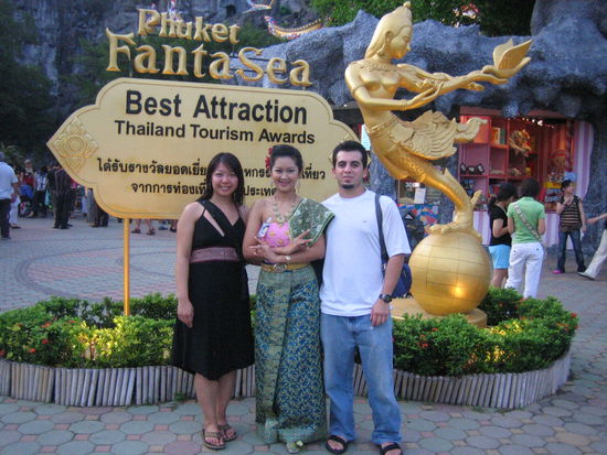 H and I with one of the performers