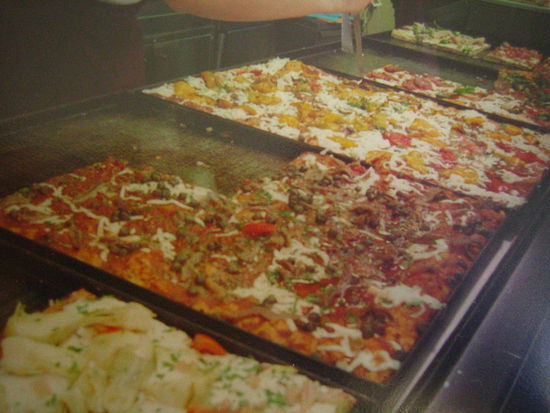 I love the thin crust of Italia pizza with toppings ranging from artichokes, basil, sausages, porticini mushrooms, sun-dried tomatoes...mmmmm