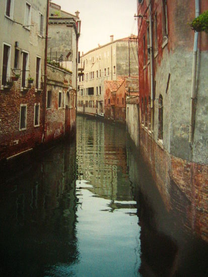The beautiful canals of Venezia