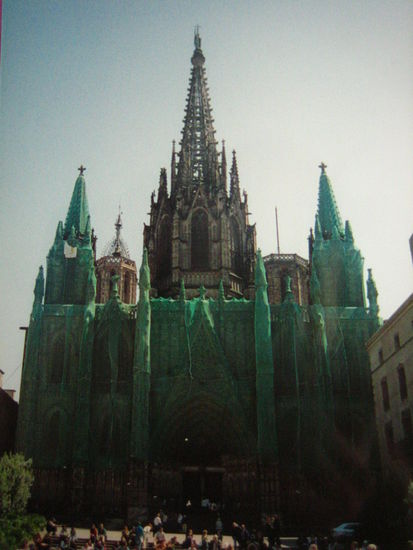 Barri Gotic: Cathedral w/ this crappy green awning over it