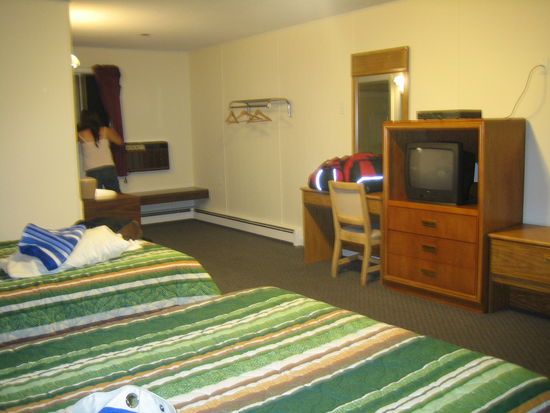 We opted to stay at the spacious and decently-priced 'Maine Motel'