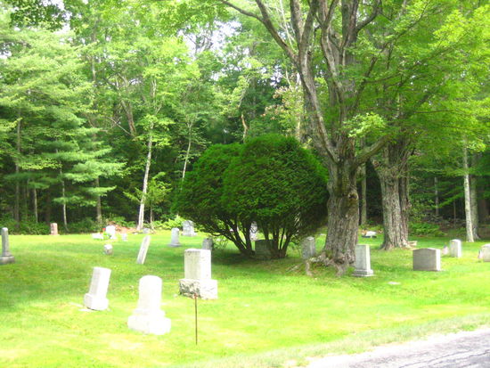 Random graveyards can be found throughout Maine... a bit disturbing but of course, Jen loved them!