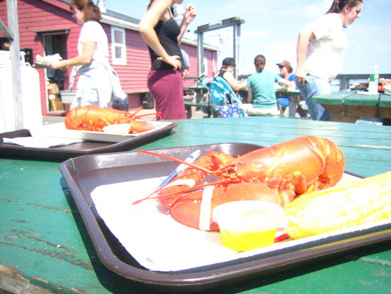 Finally, our lobsters arrive! (Jen's is bigger than mine )