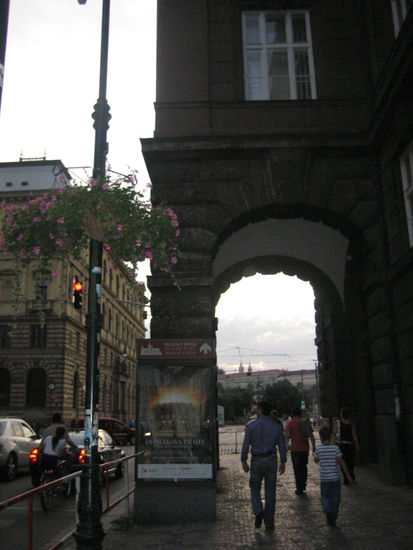 A stinky bus, a hop and a train ride away, we are in the heart of Prague!