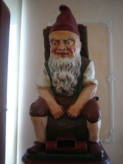The gnome that lays golden bars