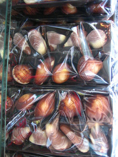 Chocolate clams
