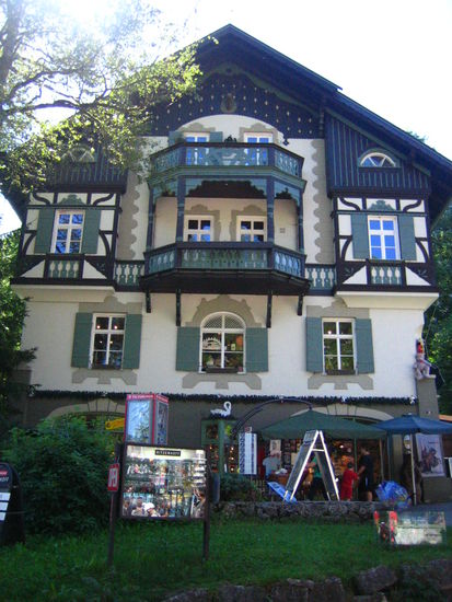 Quaint... reminds me of Switzerland!