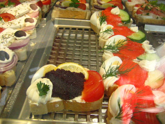 This one was really yum! Spread w/ caviar, tomato and wedges of lemon...