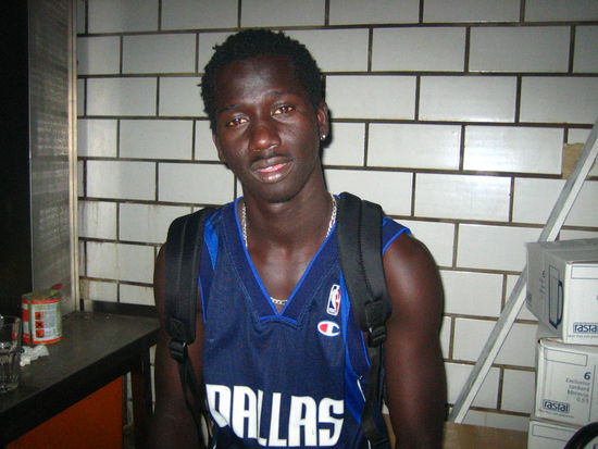 Me: "OMG you're a Nowitzki fan? I went to one of their Dallas games!"
Him: &lt;mumbles something inaudible&gt; (Obviously has no clue whose jersey he's wearing)