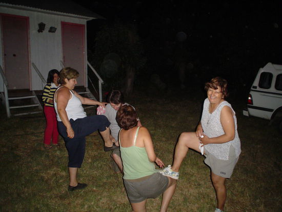 No this isn´t shoe shining.  This is Julius learning La Cueca (Chile´s national dance)