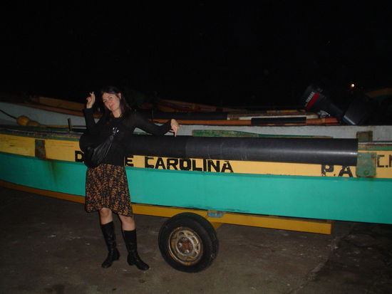 hehehe, I didn´t have the paint to cover ¨Daphne¨ so I tried to stand in front of it . . . would have been so cool if it was just Carolina!