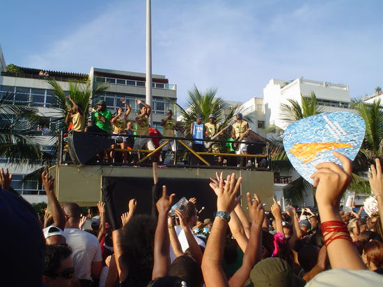 I just don´t know how or why but everyone knew the words to every song . ..