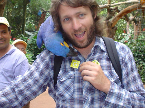 ¨Hey Carolina, I have a big bird on my shoulder!¨