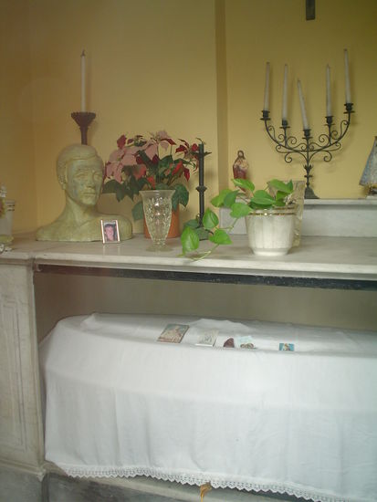 You can sometimes see the coffins . . AHHHHHH!  Spooky!