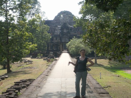 the catwalk to Baphuon