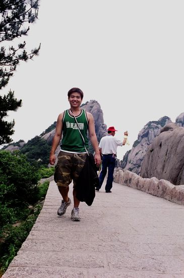 Gilbert makes it look easy with smiles all the way....