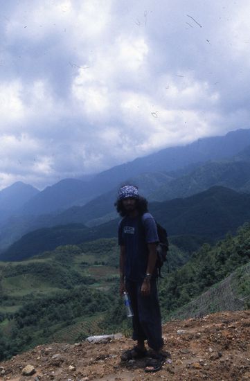 The Indian Contractor considers suicide before being lifted to Thac Bac!