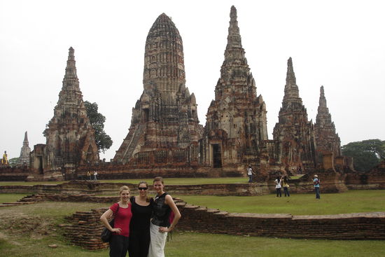 Romy, Dunja & Vera at Wat Lokayasutha