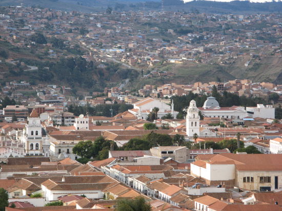 Sucre is also called "The White City". In the mid left is "La merced" church, to the mid right the central square (Plaza 25 de Mayo) with the cathedral and three government buildings.