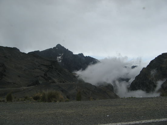 "La Cumbre" at 4600m, where the two roads to Coroico start - the paved new road and the old unpaved "Death Road". Clouds often accumulate between the mountains. Together with speeding drivers this can still be a problem even on the new road. 43 fatalities have occurred on the new road just this year. Our driver spoke a prayer before continuing. This IS already an improvement, because on the old "Death Road" the same number of fatalities occurred almost per month - and drivers used to consume alcohol before reaching "La Cumbre" to get sufficient "courage" for the trip on the old road.